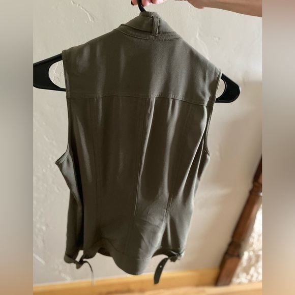 Cache’| xs| forest green vest| Great Condition. - Picture 4 of 7